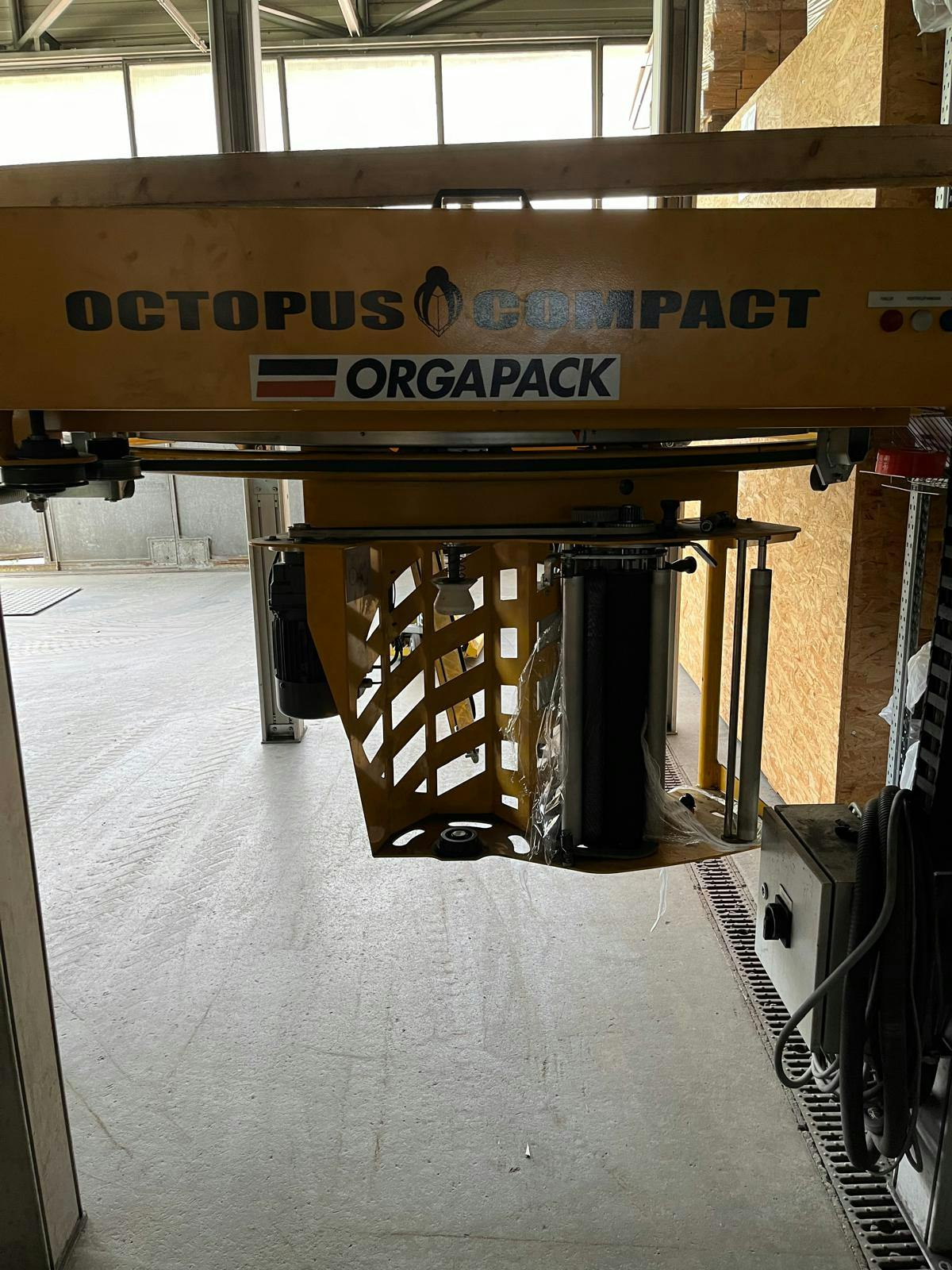 Back view of Octopus COMPACT 