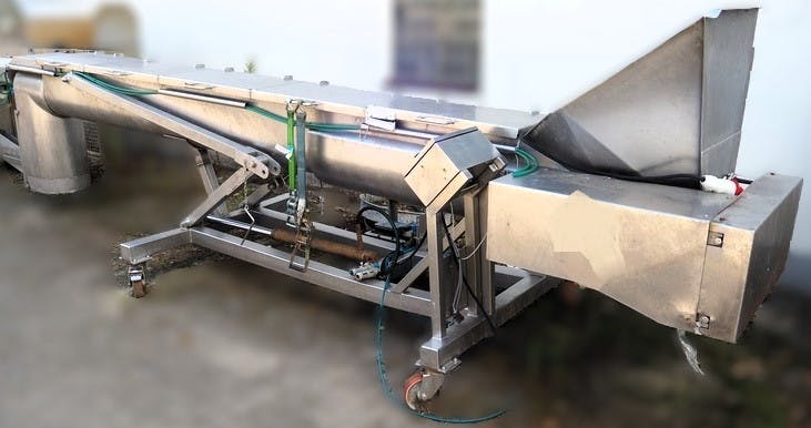 Front view of Inclined screw conveyor technology 